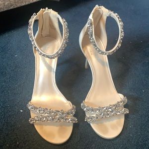 David’s Bridal Arden Ivory Embellished Bridal Shoe (size 7)